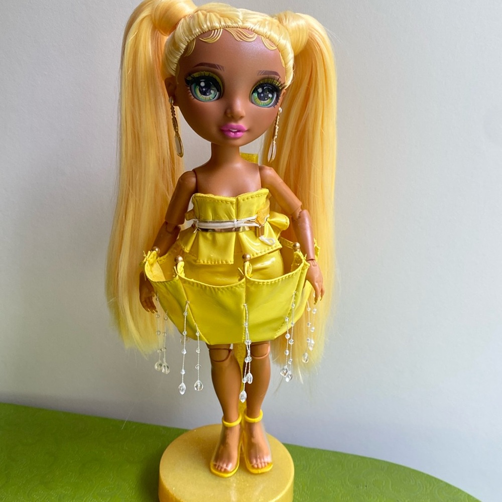 Rainbow High Sunny Madison Fantastic Fashion doll